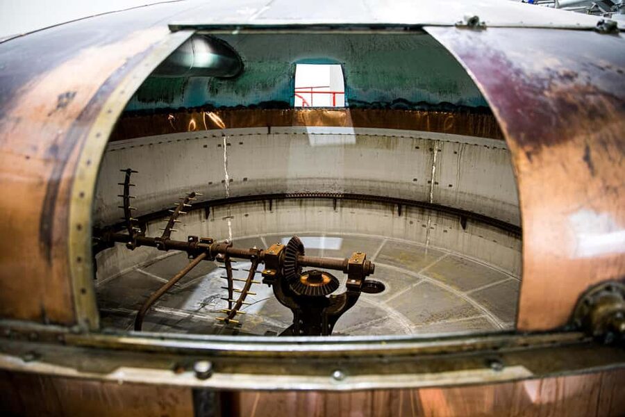 Falkirk: Distillery Tour with Whisky Tasting - Copper stills in the still house