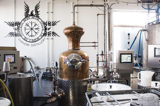 Flóki Whisky Distillery Tour & Tasting in Reykjavík - Buying bottles and gifts at the distillery