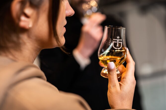 Giant's Causeway and Whisky Distillery tasting tour from Belfast - Titanic Distillers at Thompson Dock