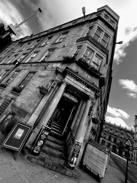 Glasgow: Scottish Rogue Whisky Pub Crawl - Starting at the Teachers Building near St Enoch