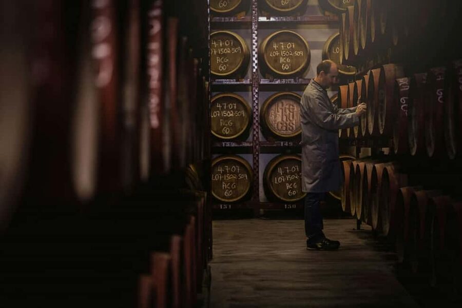 Gran Canaria: Food Tour with Distillery Visit & Lunch - Who should book this Gran Canaria food tour?