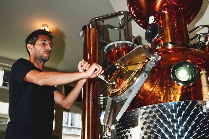 Guided Tour and Tasting at the Distillerie Baccae Paris - Following the gin-making process
