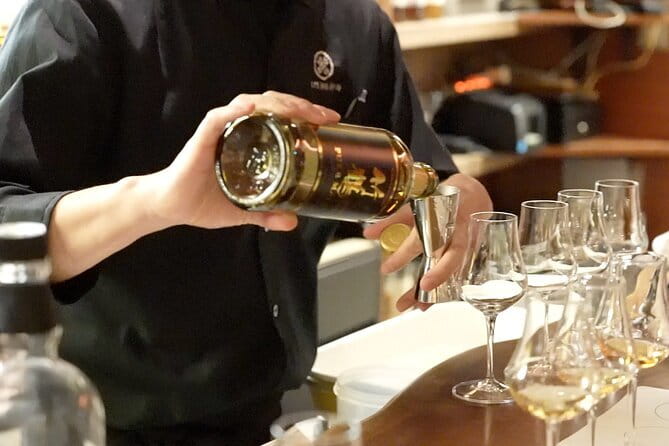 Hidden Gem Food & Whiskey Night Tour near Roppongi - Why Azabujuban makes a good food-tour base