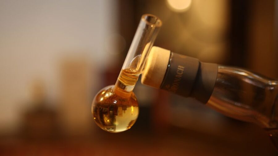 Idstein: Scottish Whiskey Tasting Experience with Appetizers - Possible bottles and what they add