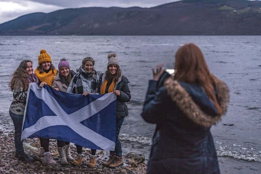 Inverness: Loch Ness, Outlander & Whisky Distillery - Loch Ness by boat and Urquhart Castle