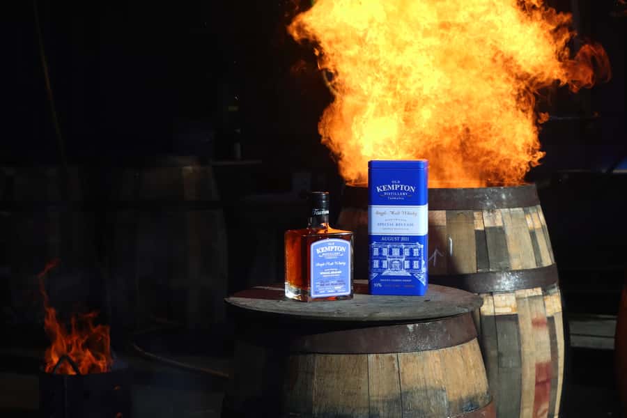 Kempton: Whisky Distillery Tour with Tastings and Lunch - Arriving at Dysart House in Kempton