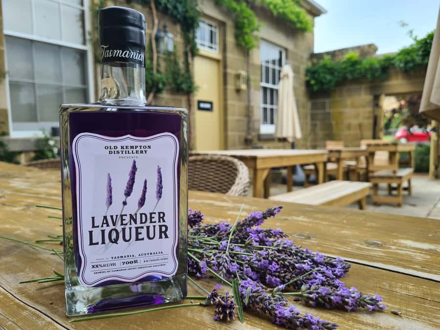 Kempton: Whisky Distillery Tour with Tastings and Lunch - Group size, access, and age rules