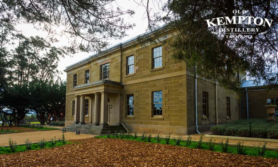Kempton: Whisky Distillery Tour with Tastings and Lunch - Touring a working distillery for 45 minutes