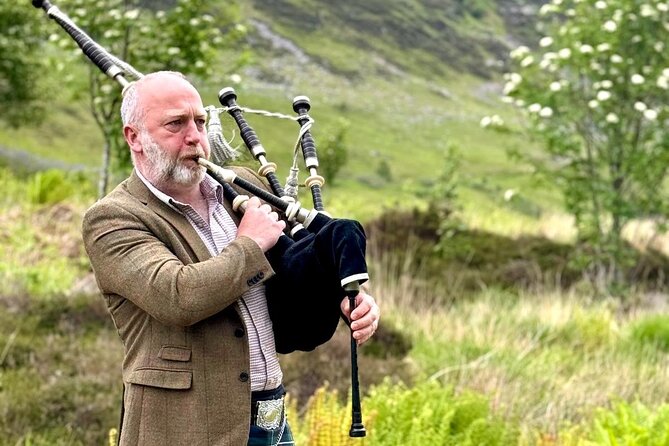 Loch Ness, Culloden, Clava and whisky/gin tour from Inverness. - Culloden Battlefield with a guide
