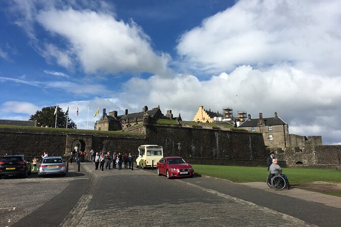 Luxury/Private Day Tour Glasgow to Stirling/Falkirk/Distillery - Stirling Castle and the royal opening act