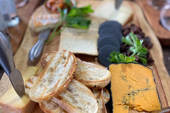 Noosa Hinterland Drinks Tour - distillery, winery and brewery - Pomona distillery: the main meal of the day