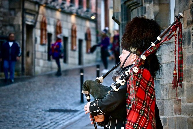 Private Food Tour of Edinburgh with Haggis, Scotch & More - Arthur’s Seat and the city’s open views