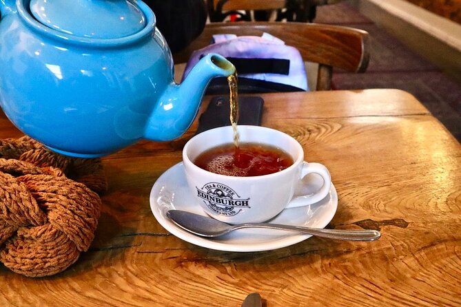 Private Food Tour of Edinburgh with Haggis, Scotch & More - Edinburgh Castle and the food of place