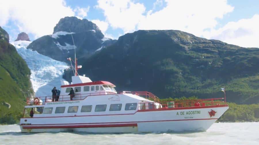 Puero Natales: Glacier Tour with Lunch & Whiskey Aperitif - Leaving Puerto Bories for Ultima Esperanza Fjord