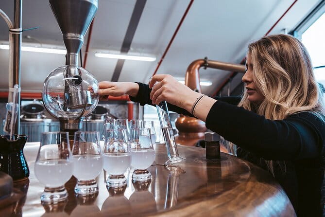 Queenstown Gin and Whiskey tours - Scenery, stories, and the rhythm of a six-hour outing