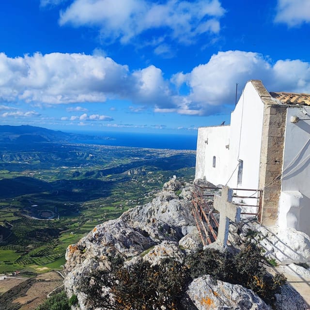 Safari: Juhtas mount,raki and wine distillery,explore crete - Stironas combines lunch, wine, and shopping