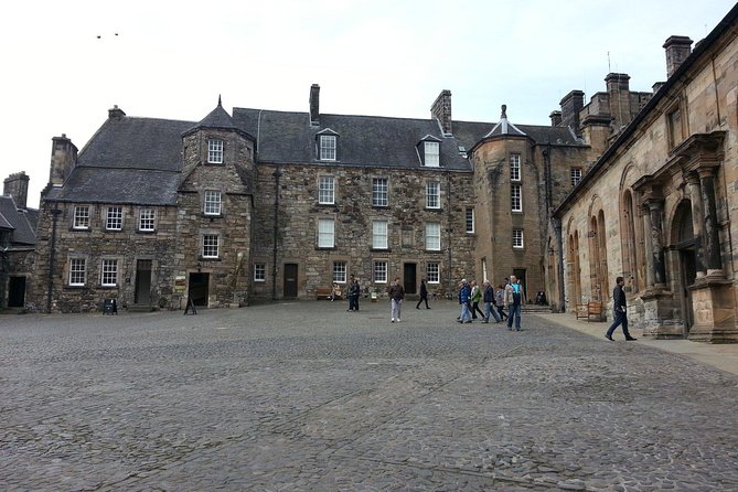 Stirling Castle, Trossachs, Loch Lomond and Whisky Tour - Lunch at The Drovers Inn