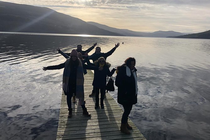 Stirling, Highlands & Distillery in Spanish - The Hermitage Begins the Day Among Trees and Water