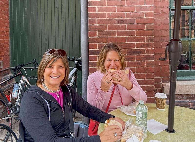 Toronto: Distillery District Breakfast Walking Tour - A final café and the last 15 minutes