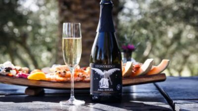 Waiheke: Scenic Taste and Graze Tour with Wine, Whisky, Beer