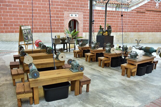 Yilan 1-Day Private Tour to Kavalan Whisky & Cultural Gems - How the $200 price works for different groups